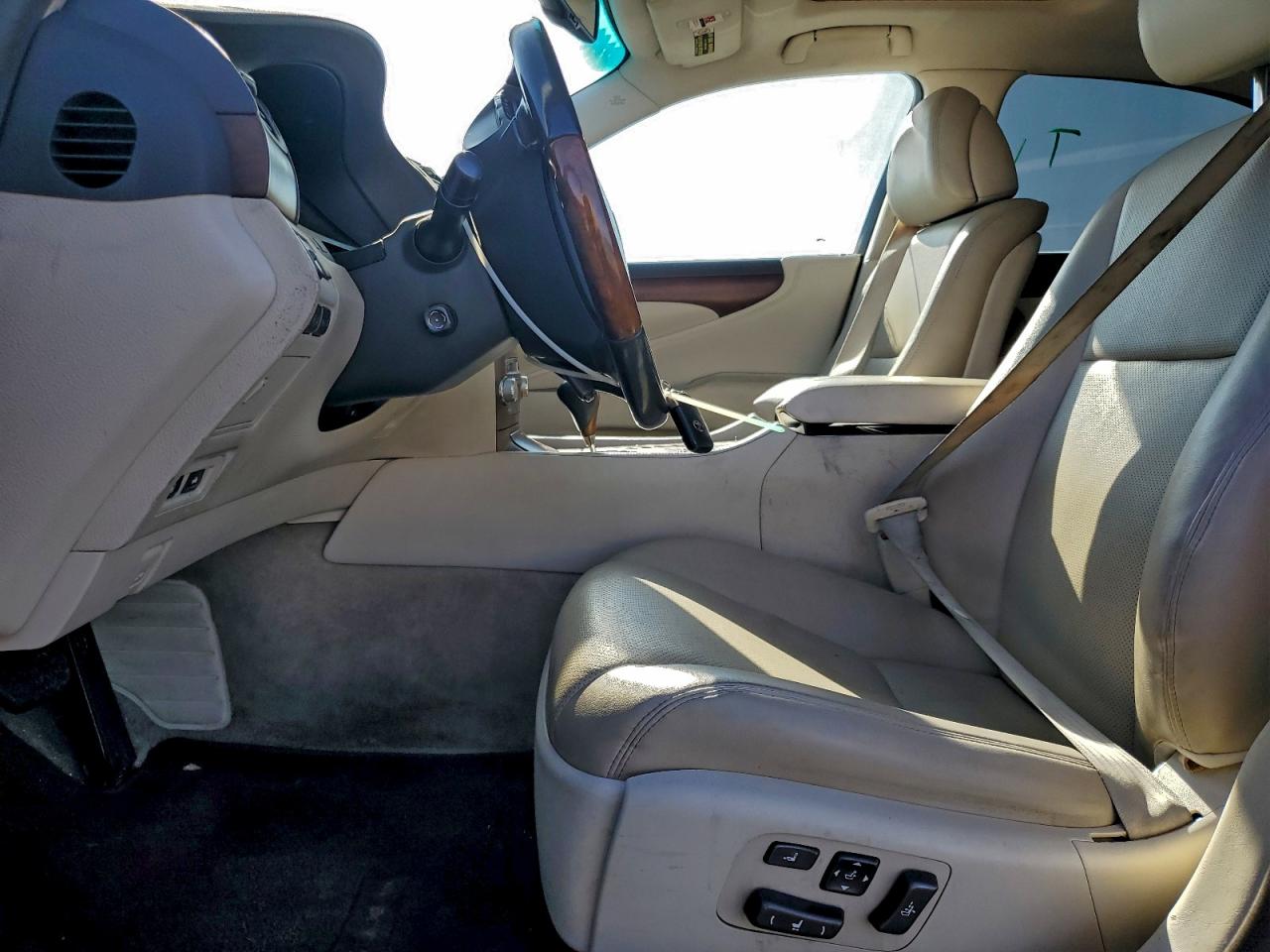 2011 LEXUS LS 460 photo 7