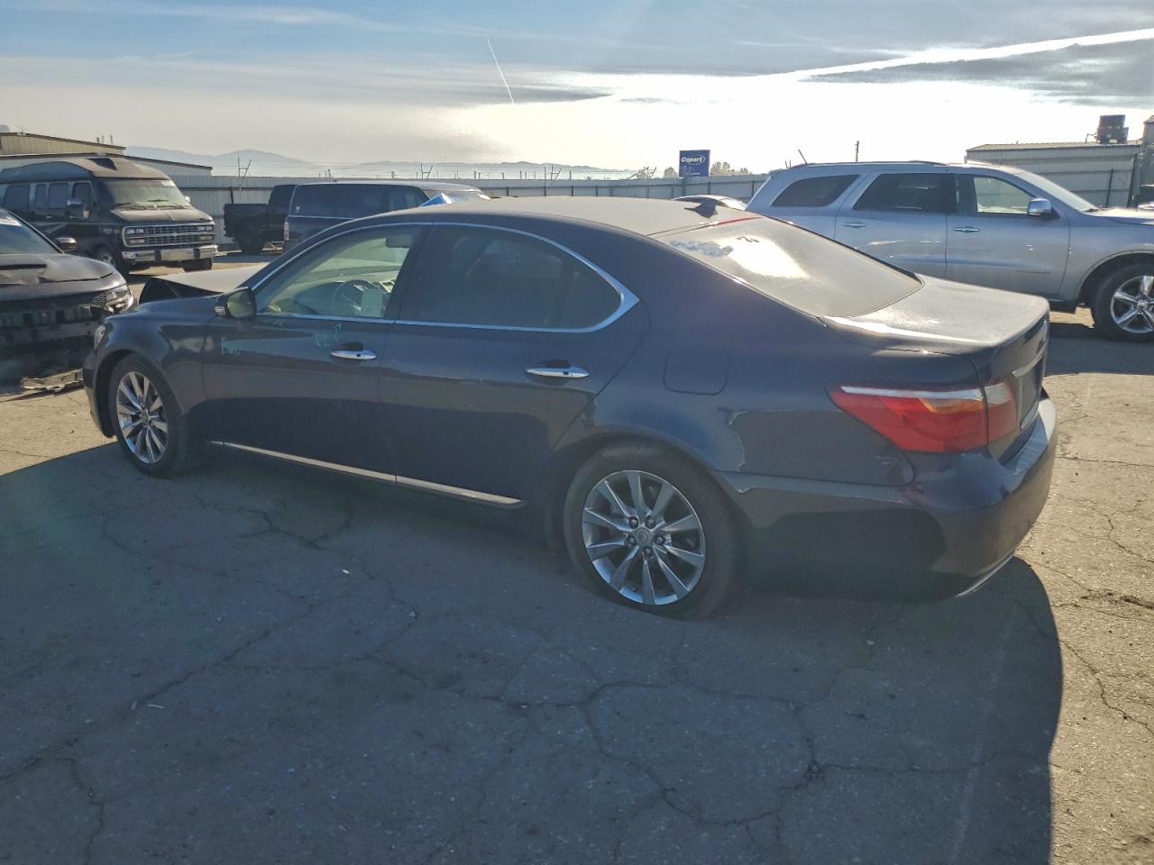 2011 LEXUS LS 460 photo 2