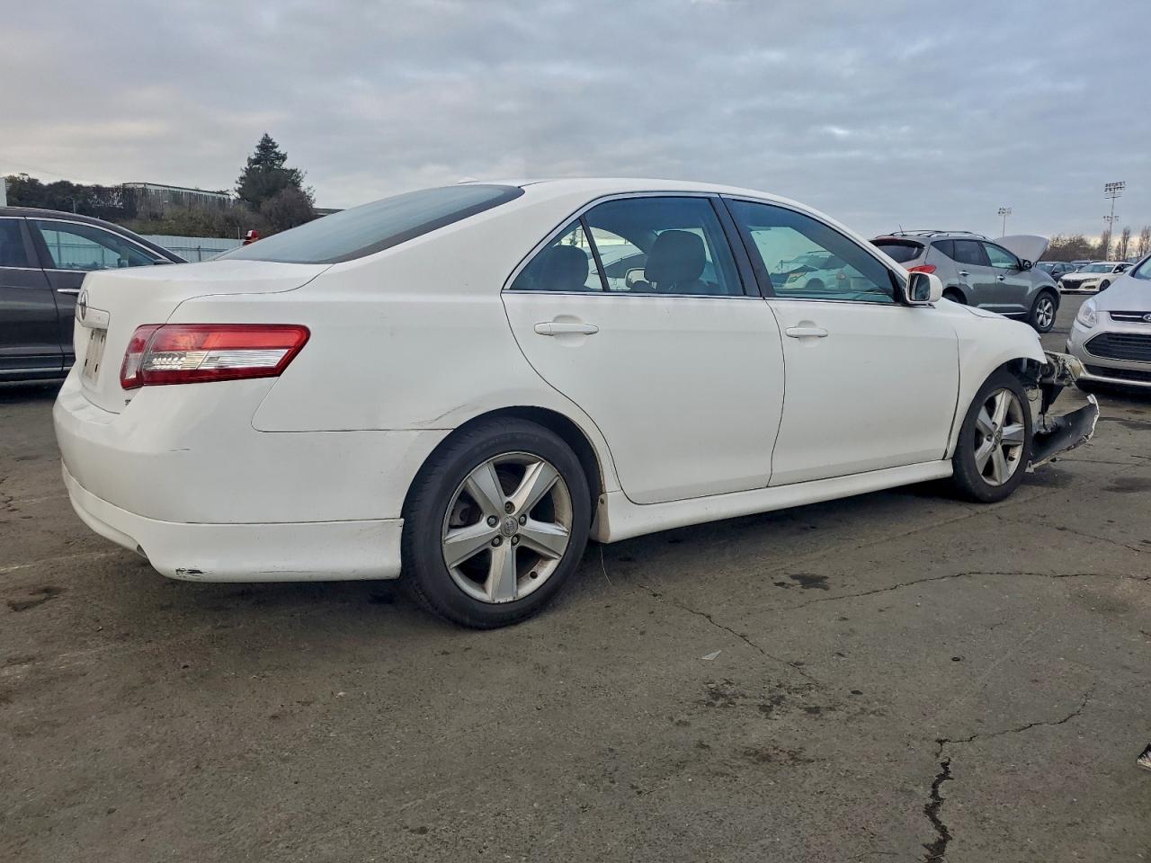 2010 TOYOTA CAMRY BASE photo 3