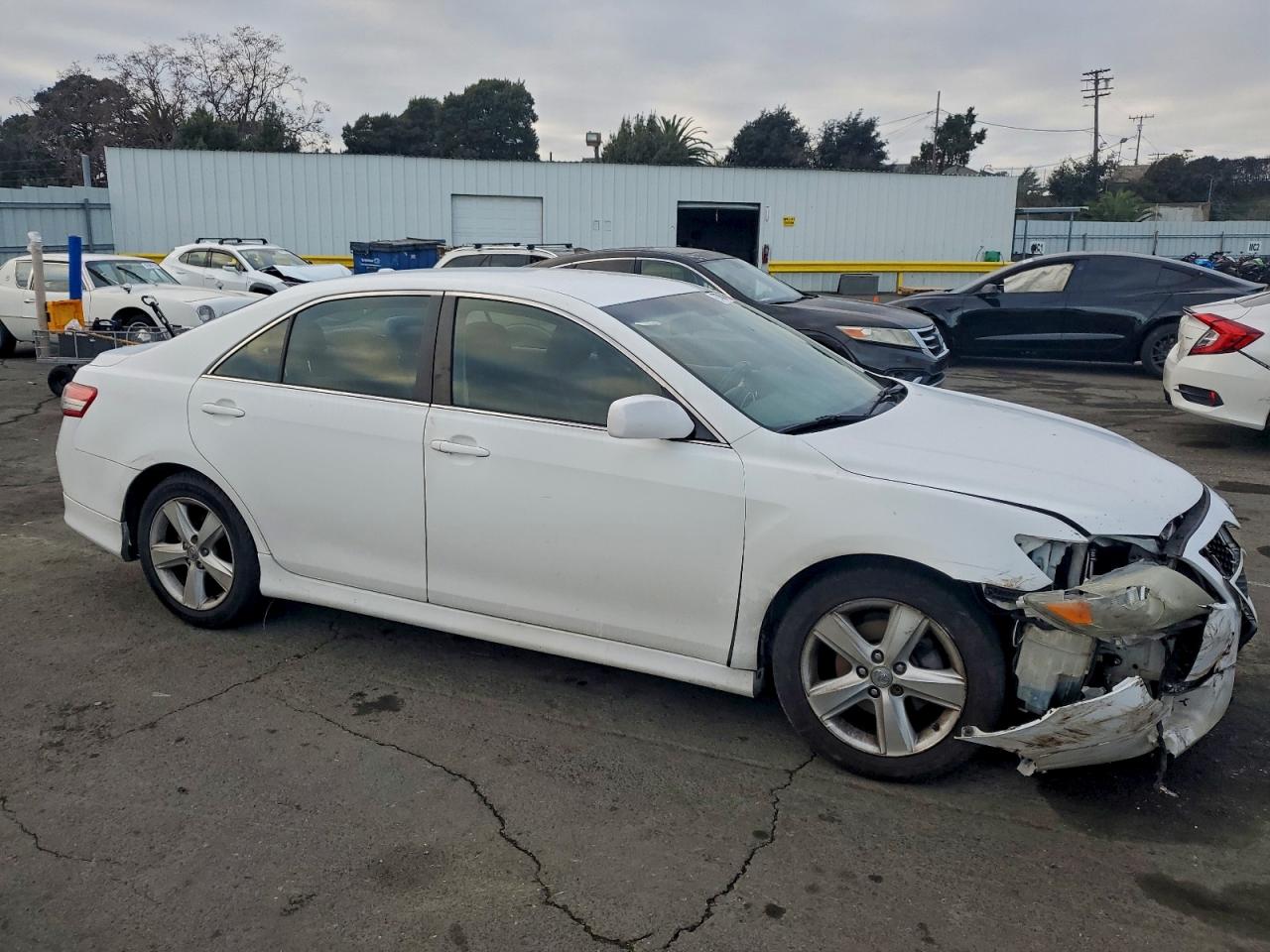 2010 TOYOTA CAMRY BASE photo 4