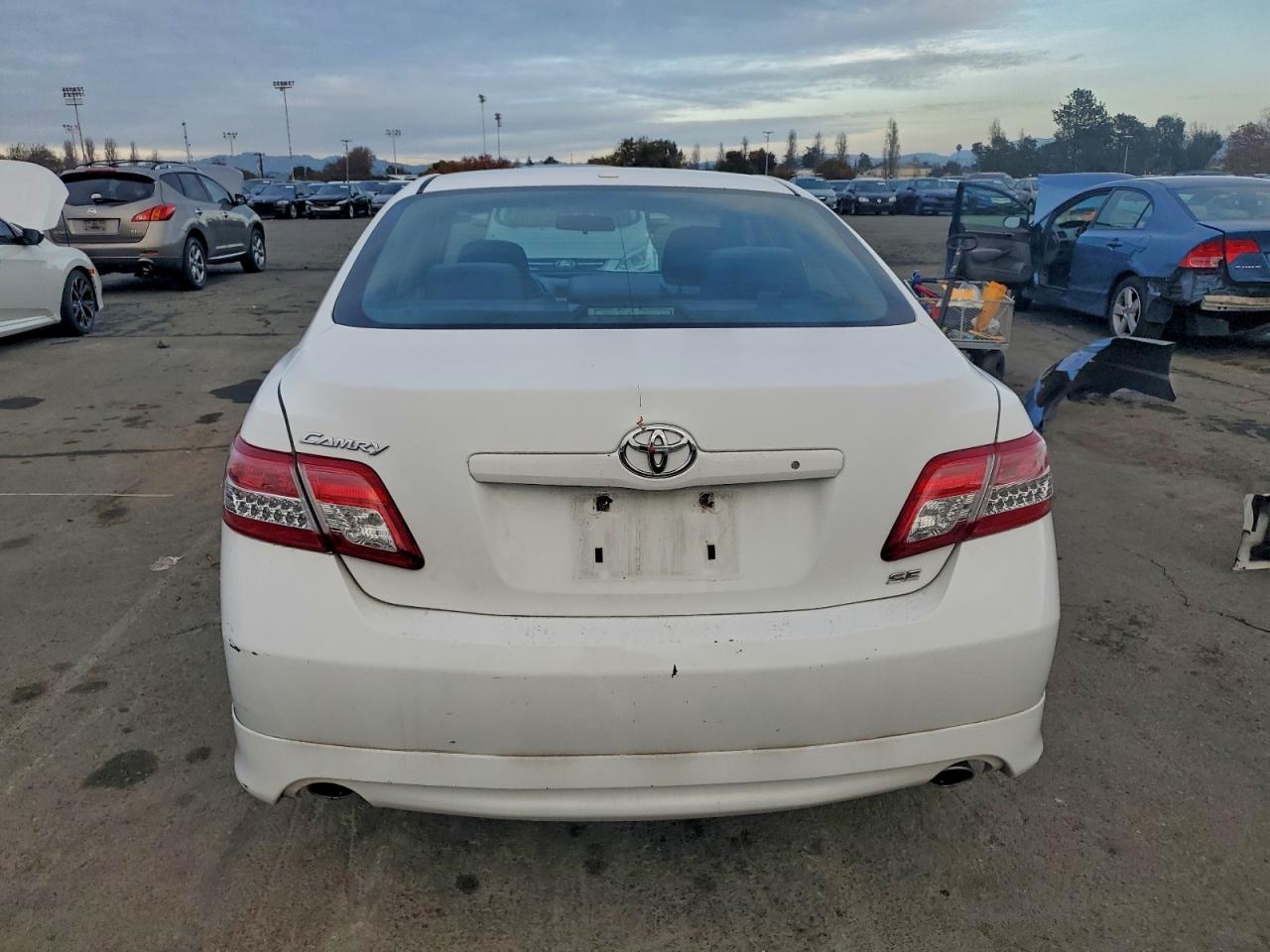 2010 TOYOTA CAMRY BASE photo 6