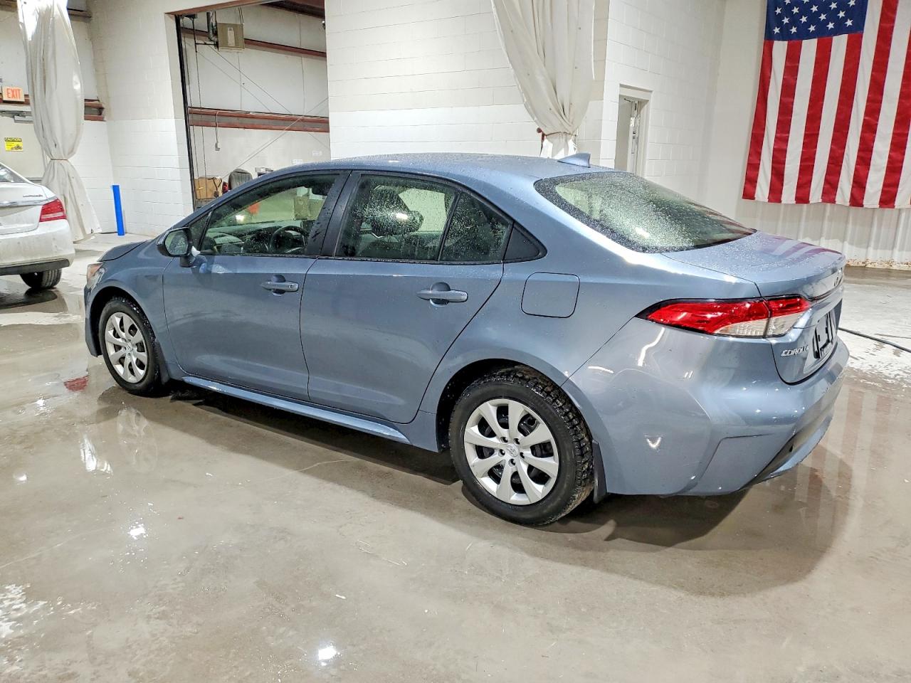 2020 TOYOTA COROLLA LE photo 2