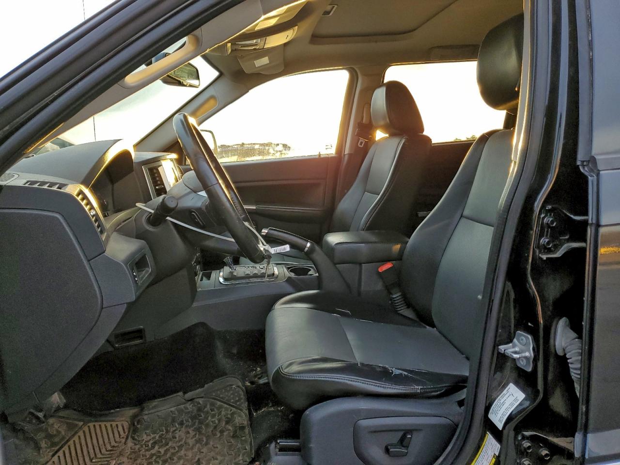 2010 JEEP GRAND CHEROKEE LAREDO photo 7
