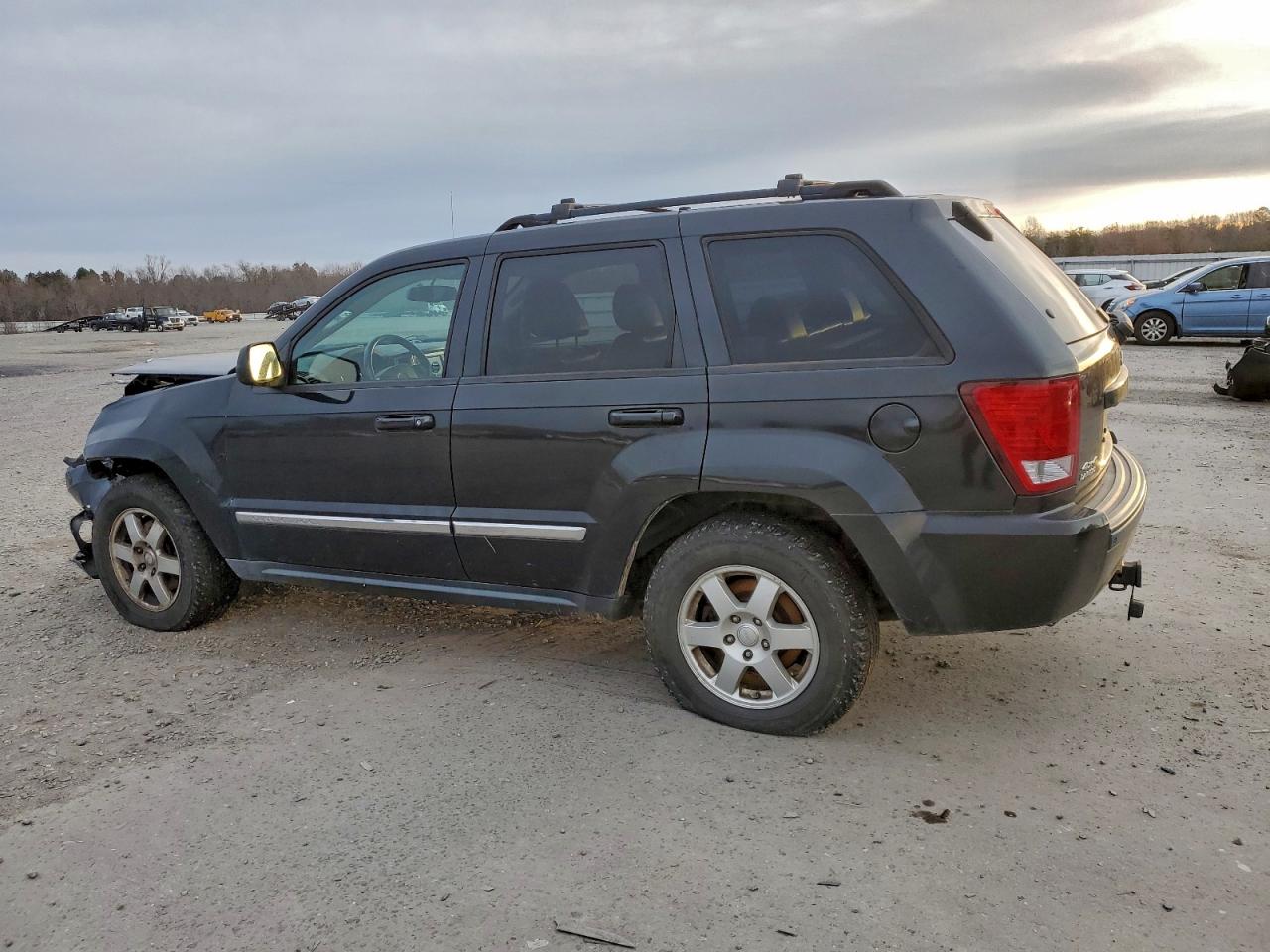 2010 JEEP GRAND CHEROKEE LAREDO photo 2