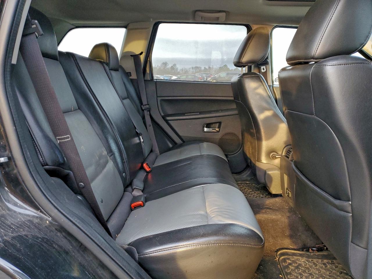 2010 JEEP GRAND CHEROKEE LAREDO photo 11