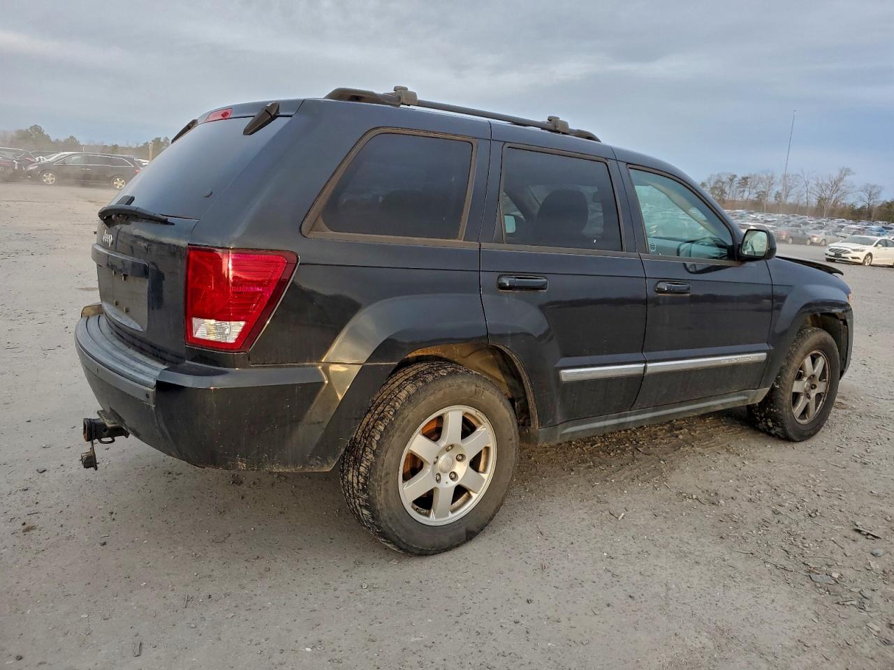 2010 JEEP GRAND CHEROKEE LAREDO photo 3