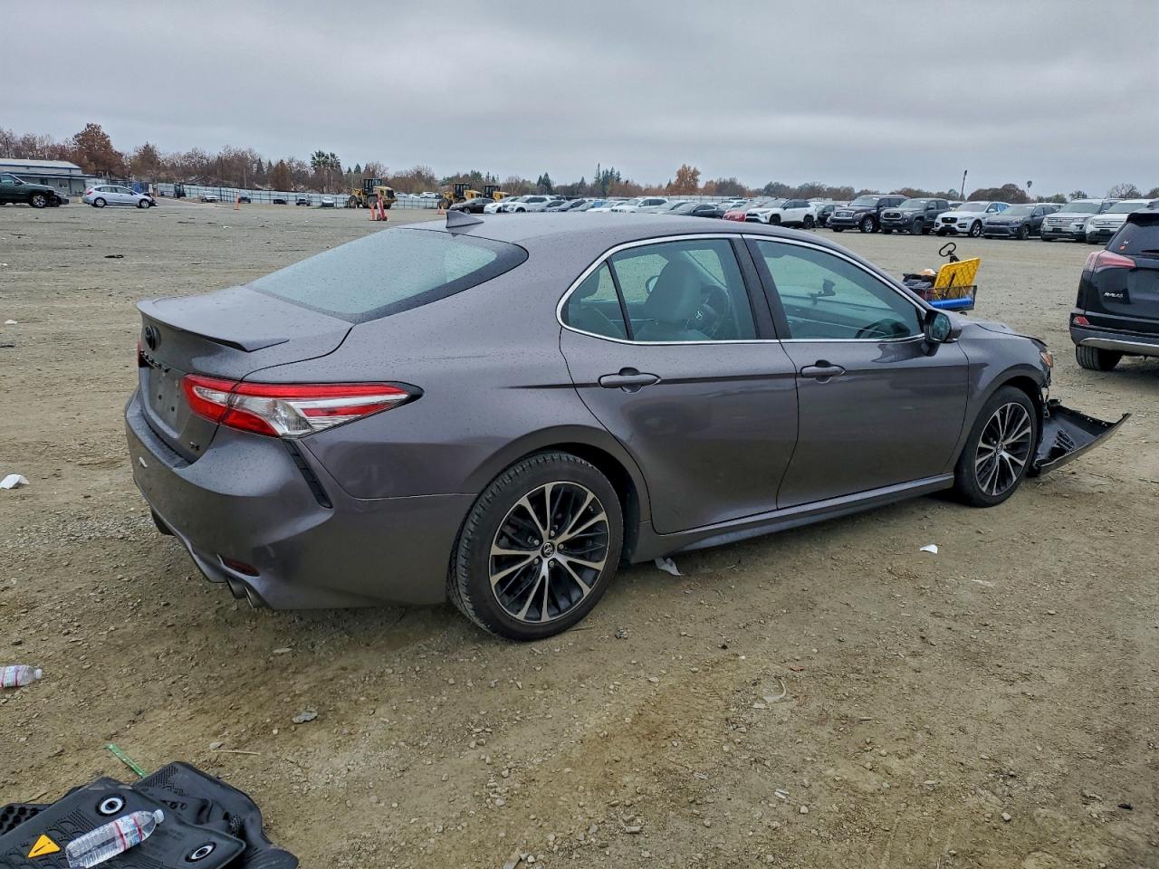 2019 TOYOTA CAMRY L photo 3