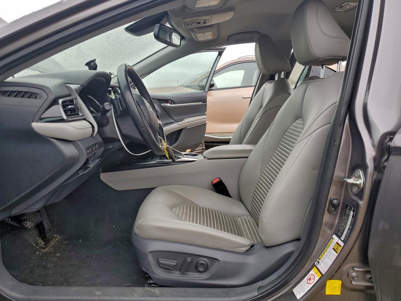 2019 TOYOTA CAMRY L photo 7