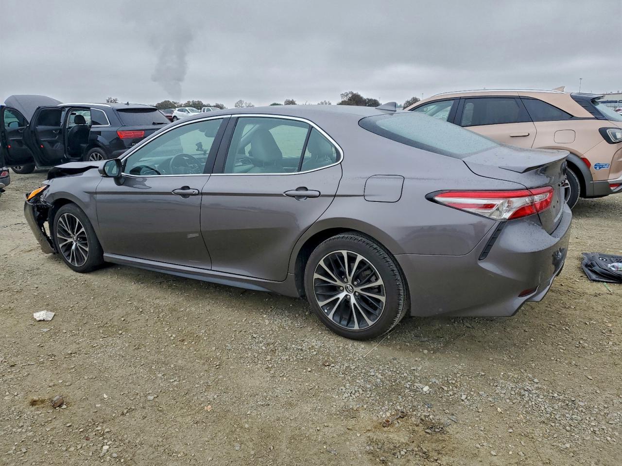 2019 TOYOTA CAMRY L photo 2