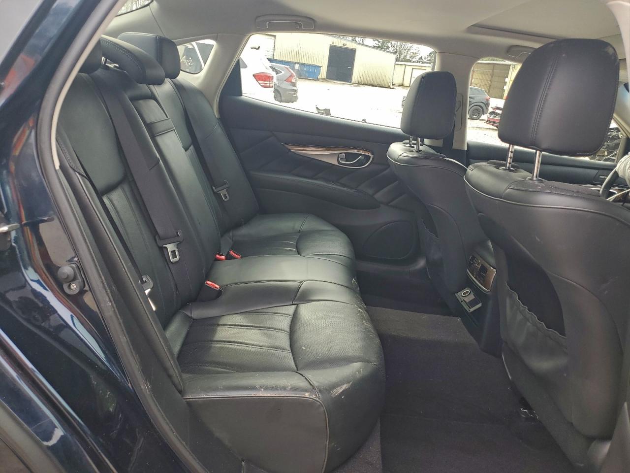 2015 INFINITI Q70L 3.7 photo 10