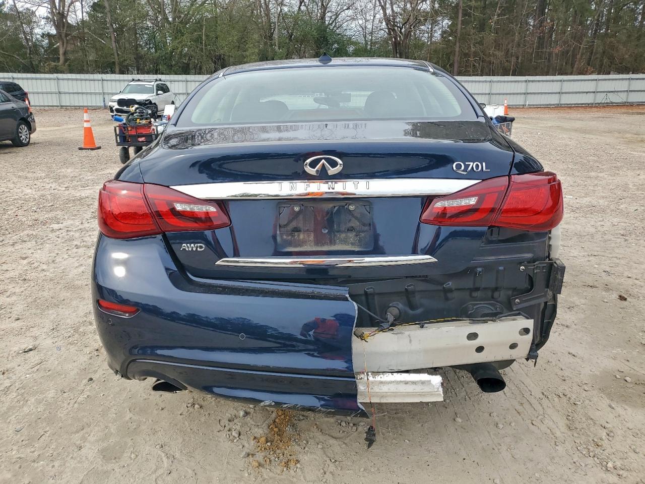 2015 INFINITI Q70L 3.7 photo 6