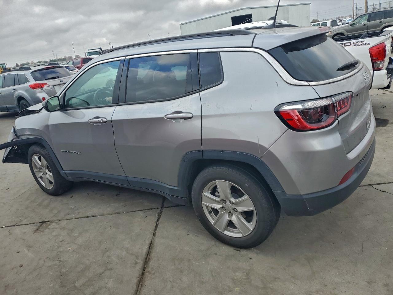 2022 JEEP COMPASS LATITUDE photo 2