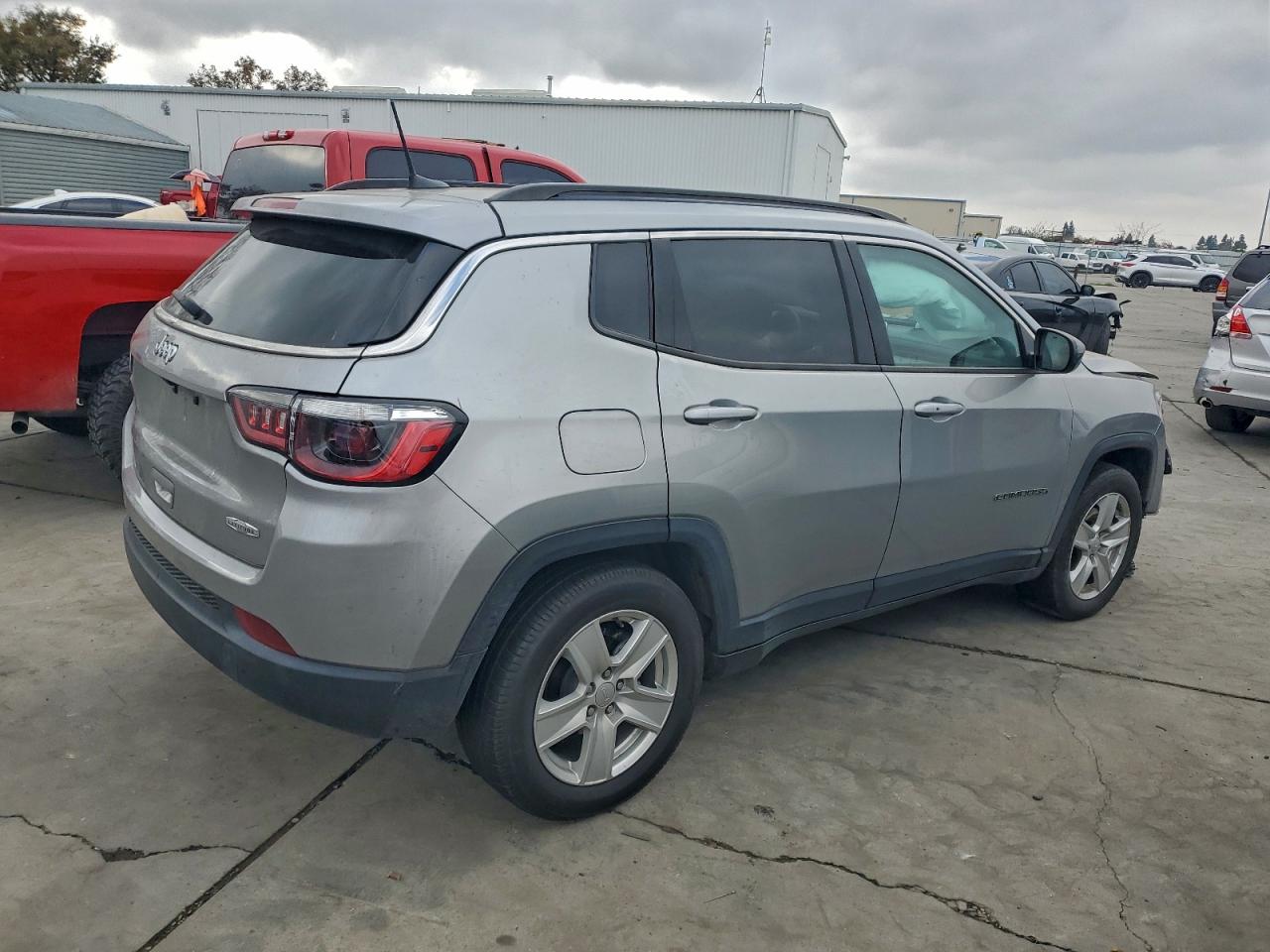 2022 JEEP COMPASS LATITUDE photo 3