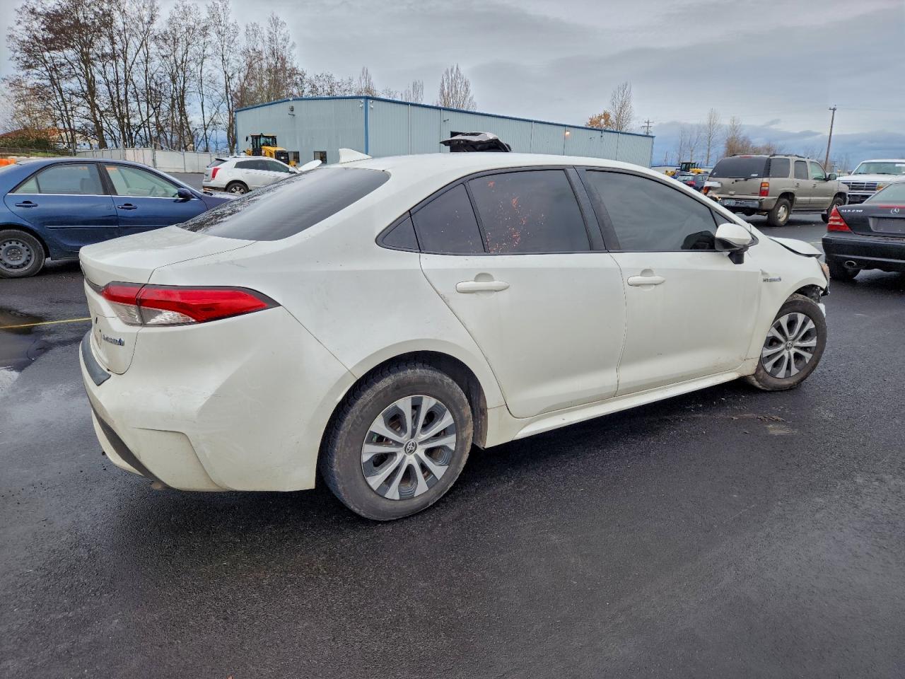 2021 TOYOTA COROLLA LE photo 3