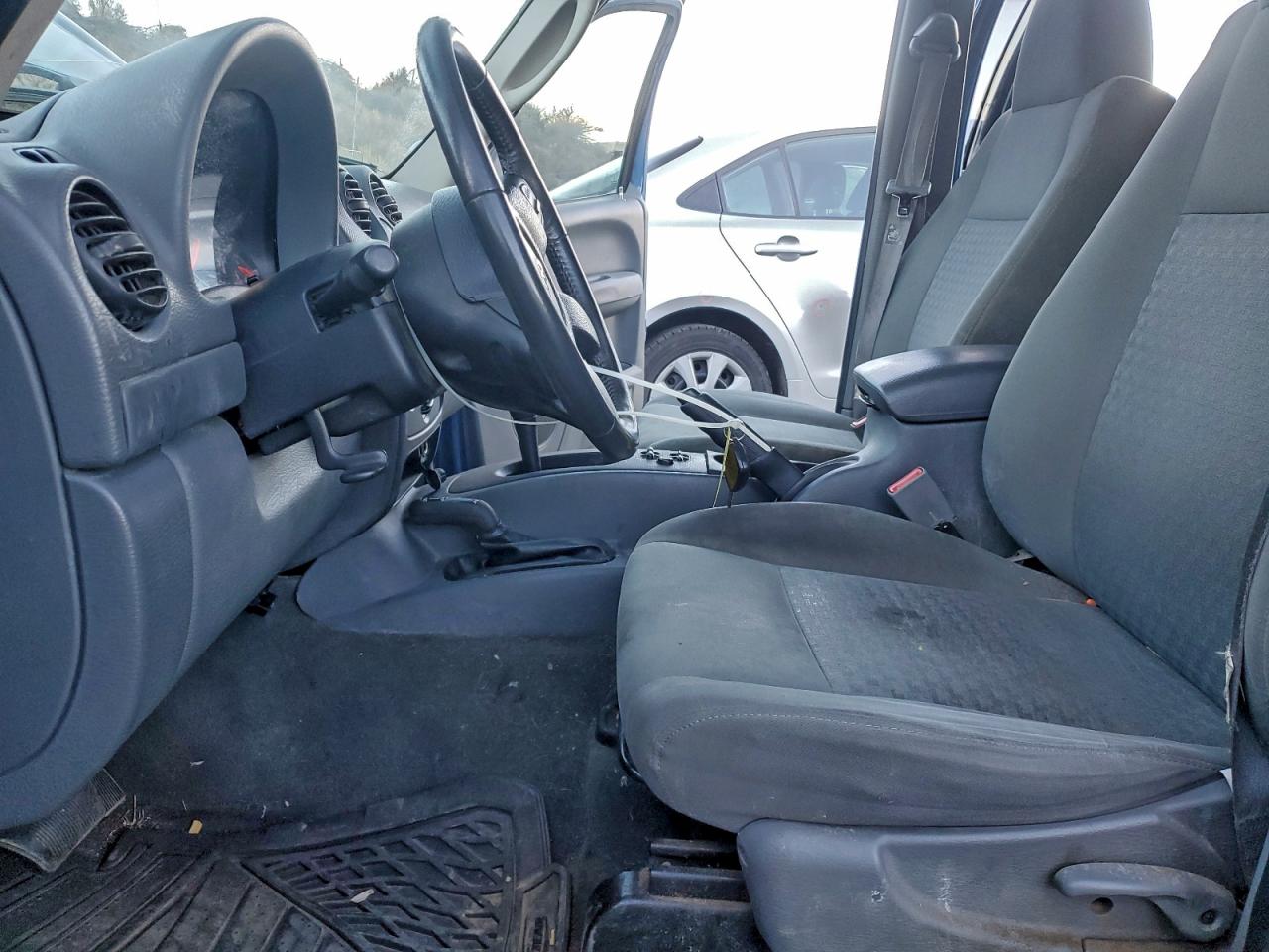 2005 JEEP LIBERTY SPORT photo 7