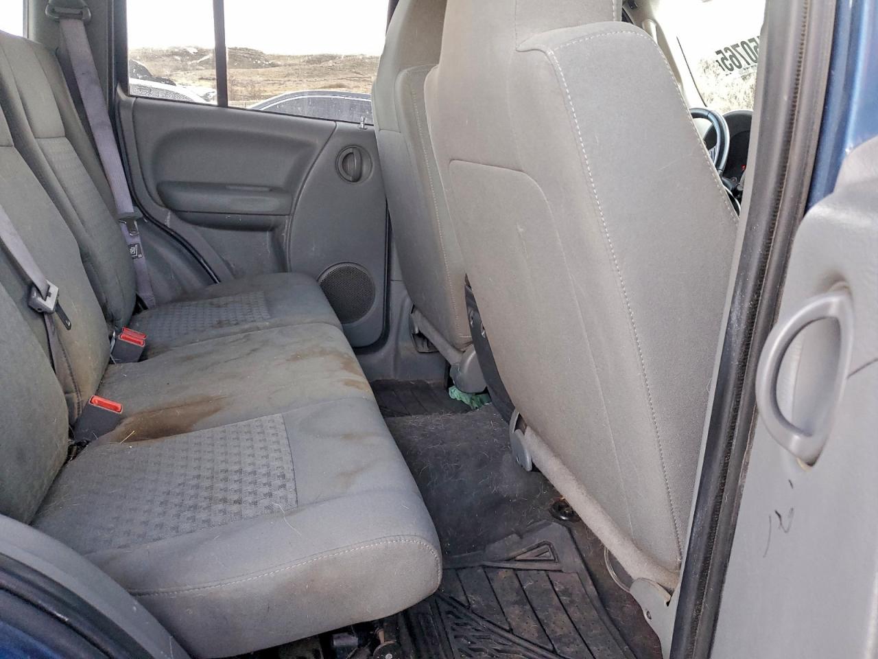 2005 JEEP LIBERTY SPORT photo 11
