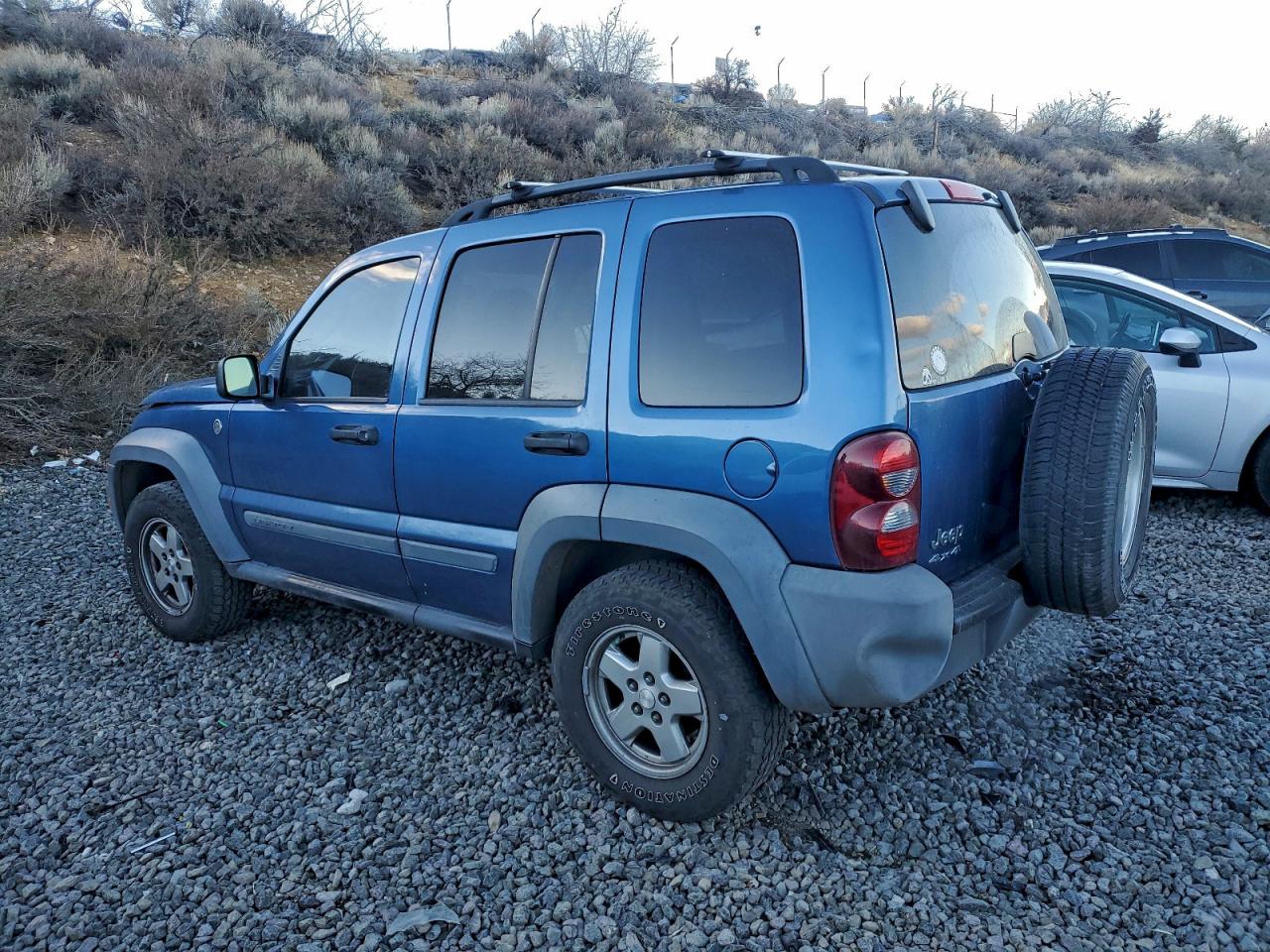 2005 JEEP LIBERTY SPORT photo 2