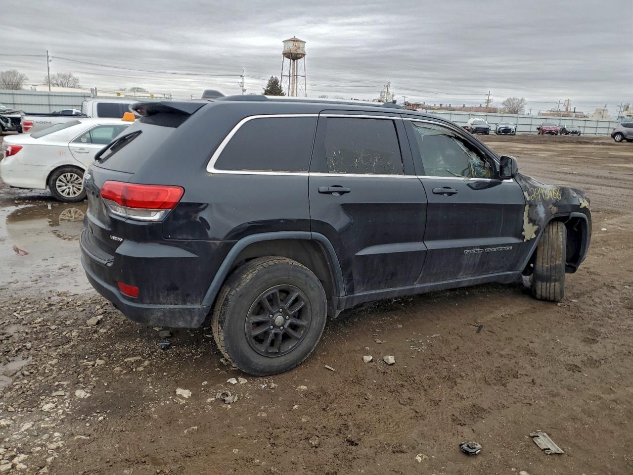 2019 JEEP GRAND CHEROKEE LAREDO photo 3