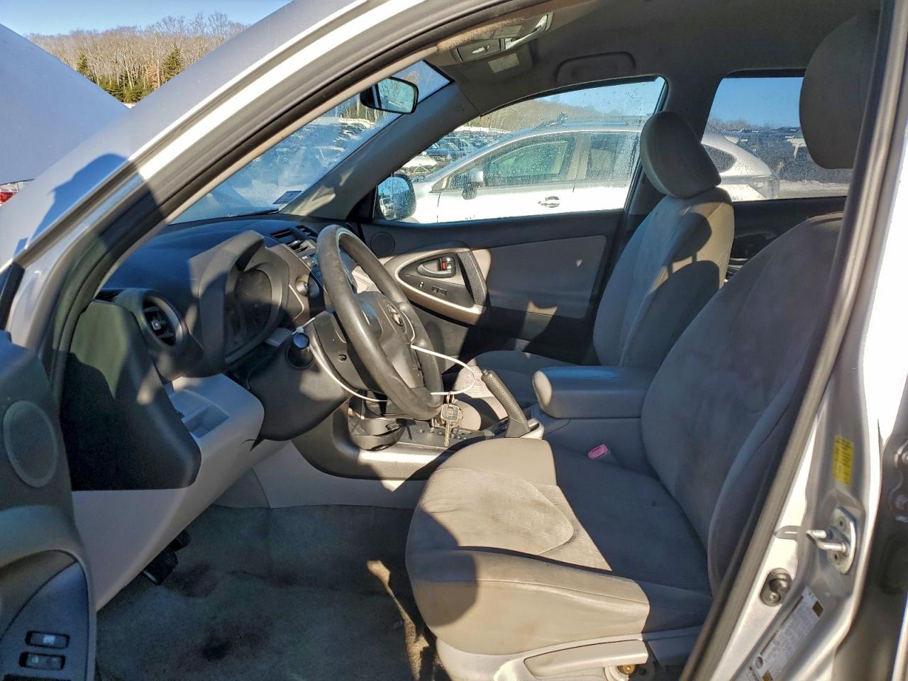 2010 TOYOTA RAV4 photo 7