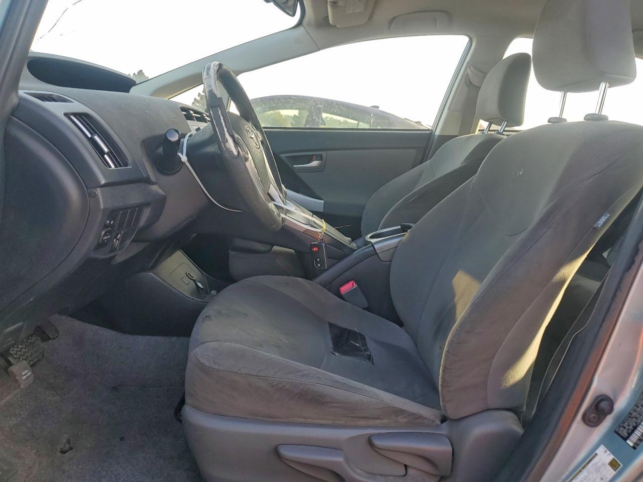 2013 TOYOTA PRIUS photo 7