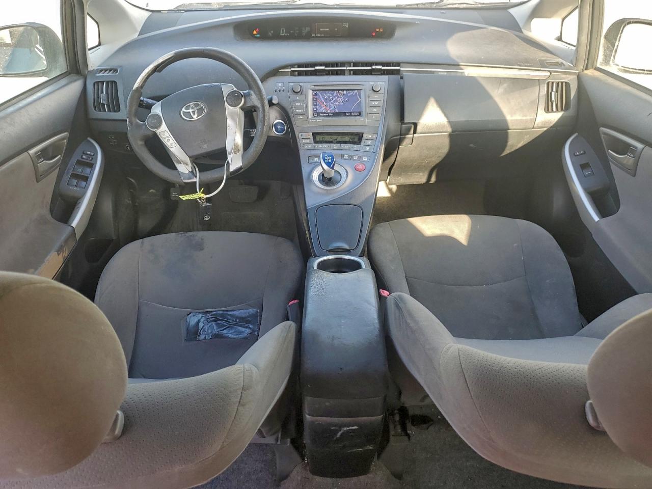 2013 TOYOTA PRIUS photo 8