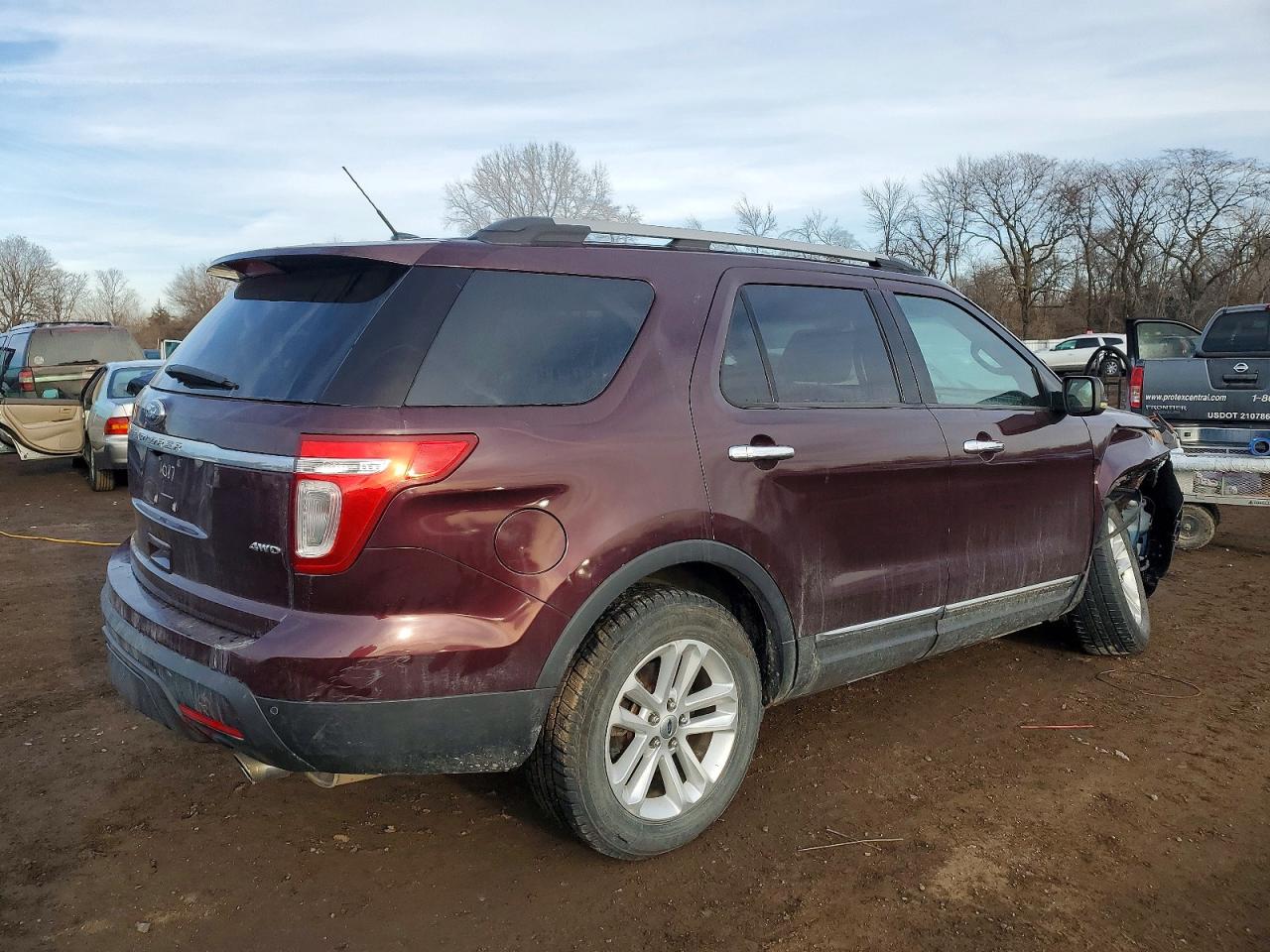 2011 FORD EXPLORER XLT photo 3