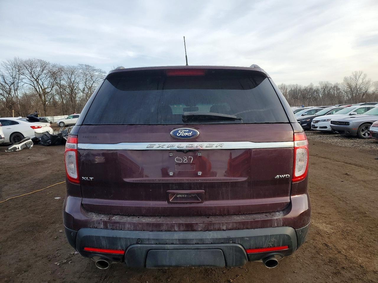 2011 FORD EXPLORER XLT photo 6