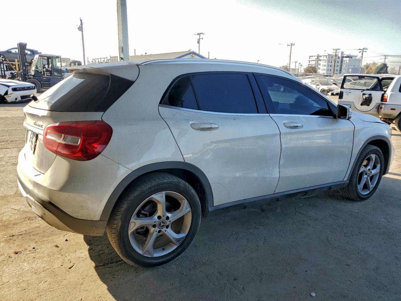 2019 MERCEDES-BENZ GLA 250 4MATIC photo 3