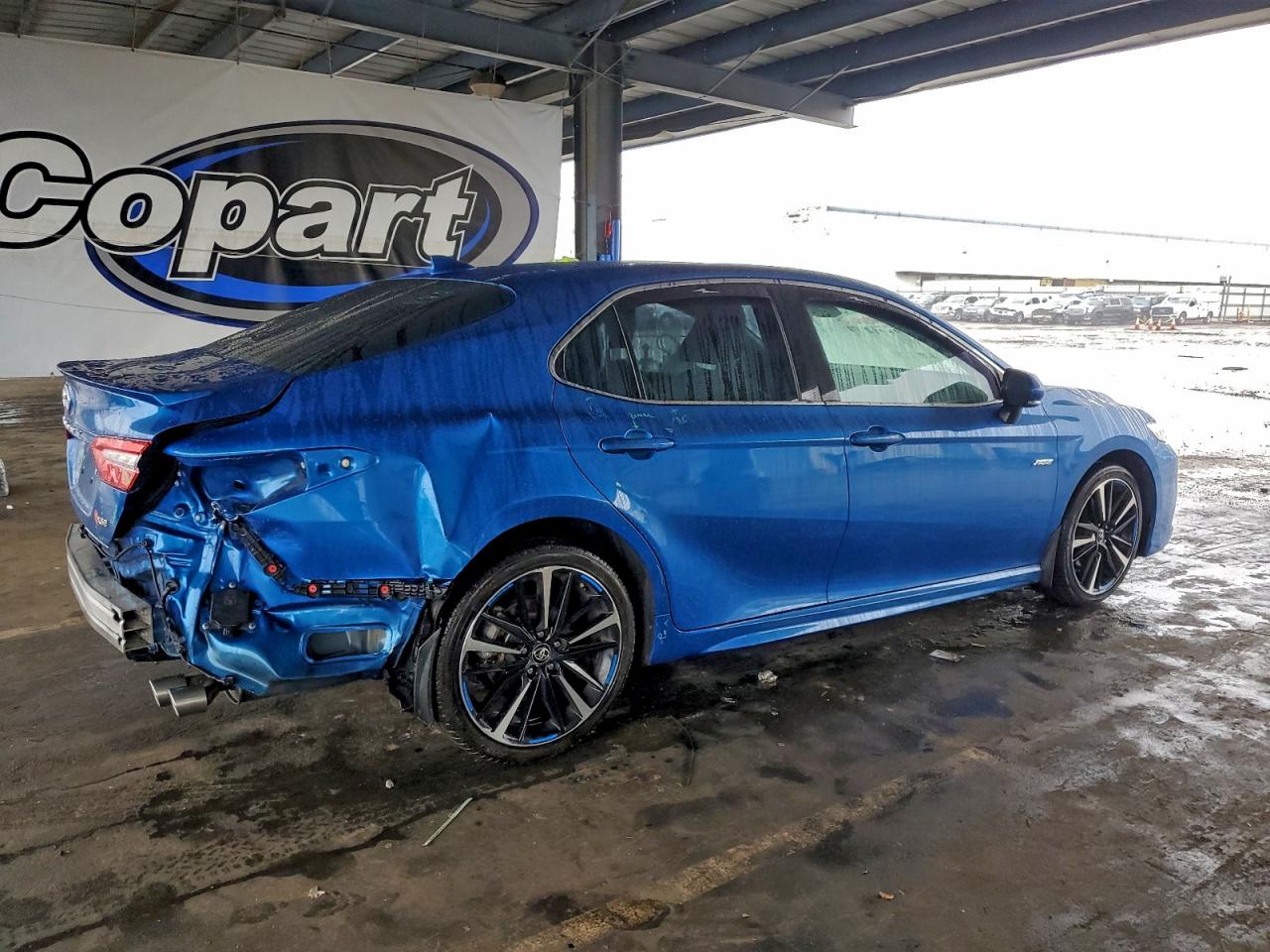 2019 TOYOTA CAMRY XSE photo 3