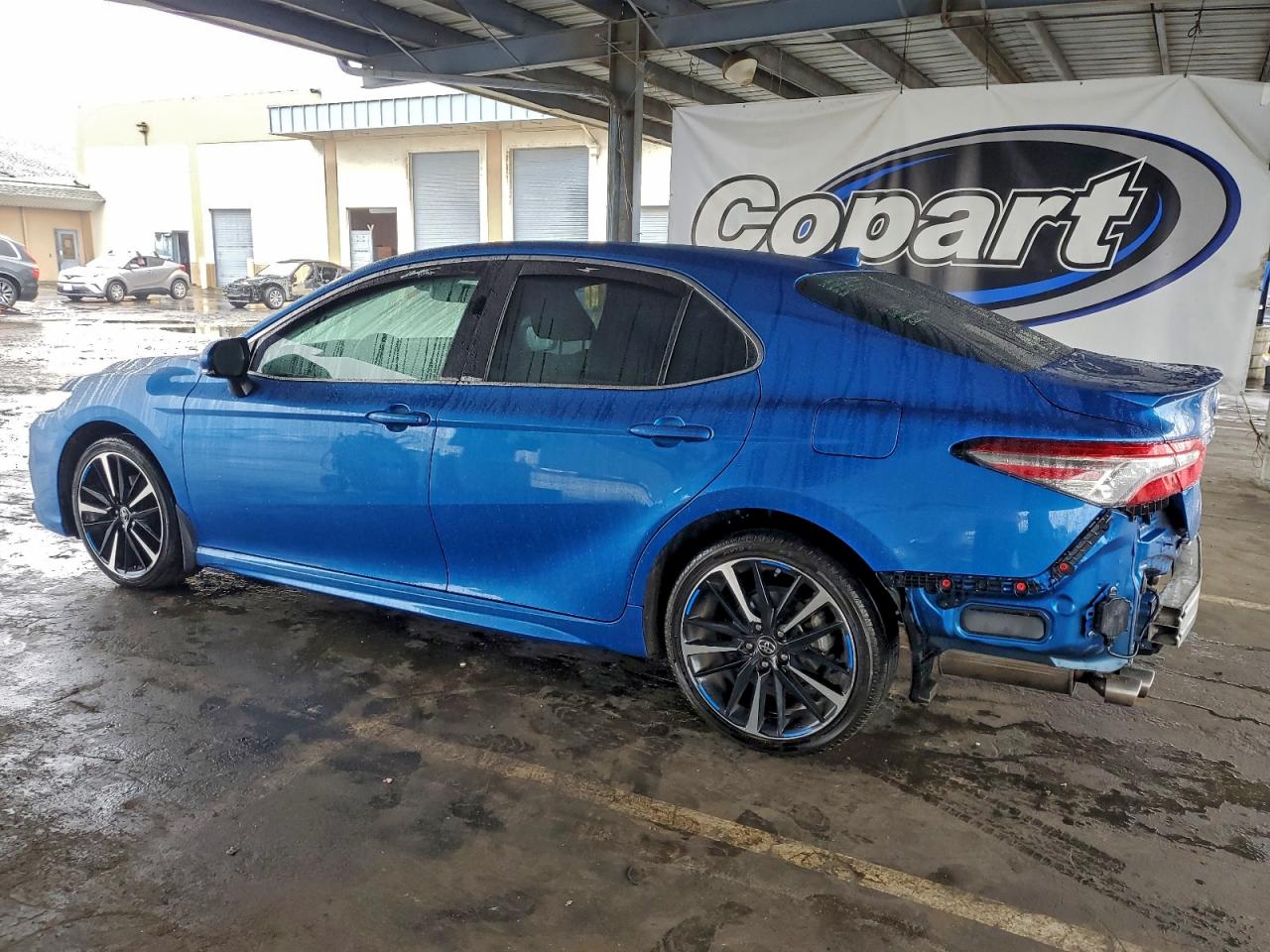 2019 TOYOTA CAMRY XSE photo 2