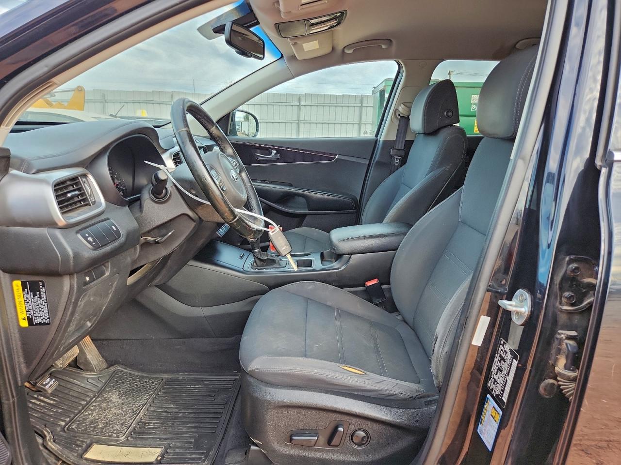 2017 KIA SORENTO LX photo 7