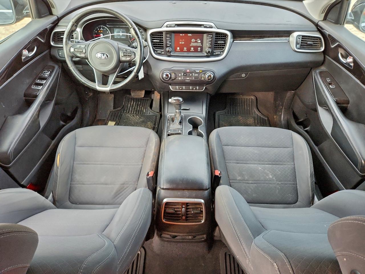 2017 KIA SORENTO LX photo 8