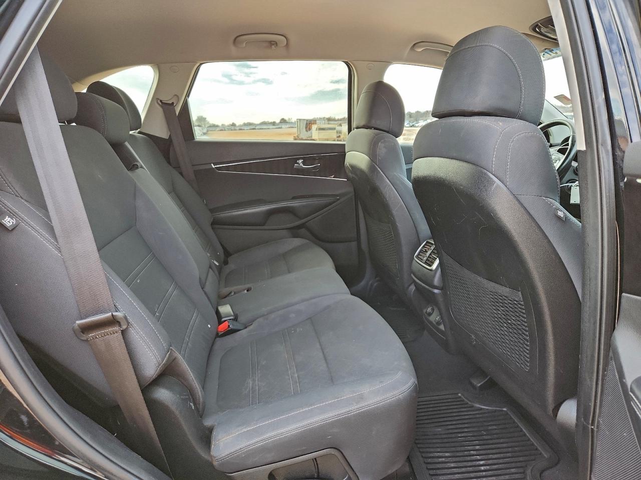 2017 KIA SORENTO LX photo 11
