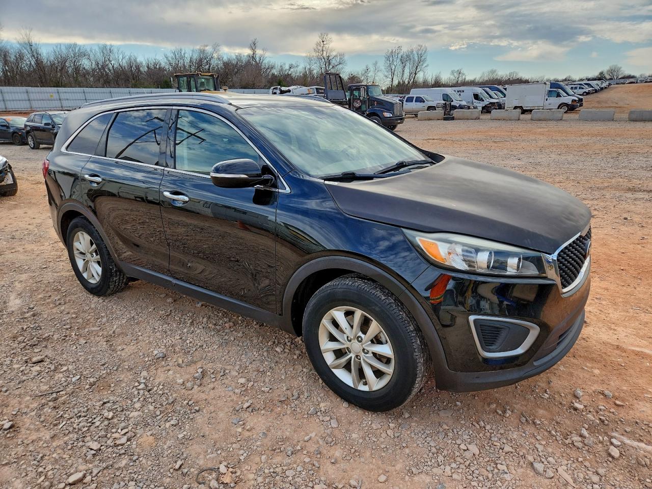 2017 KIA SORENTO LX photo 4