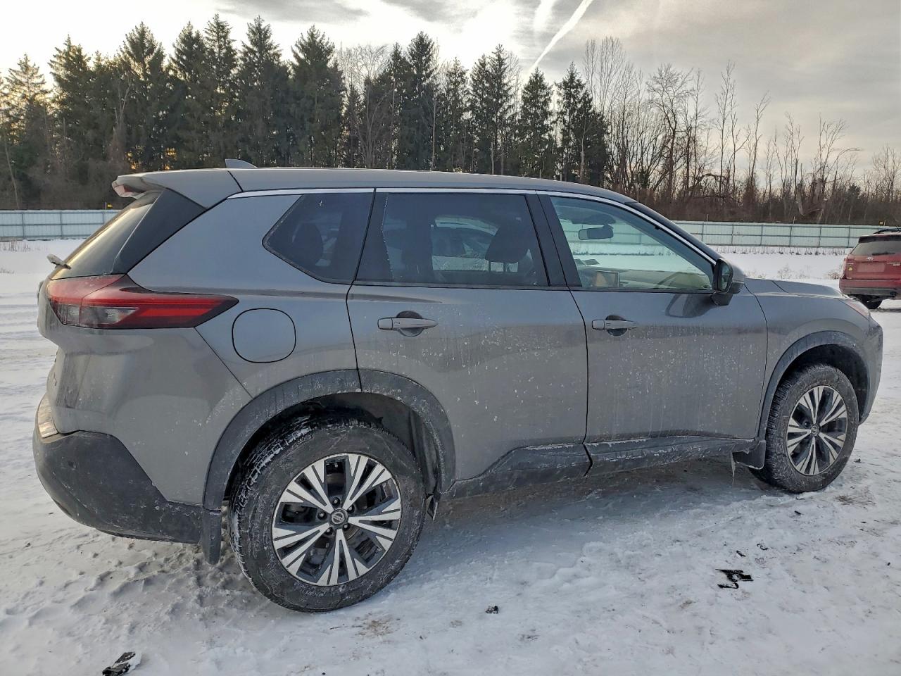 2021 NISSAN ROGUE SV photo 3
