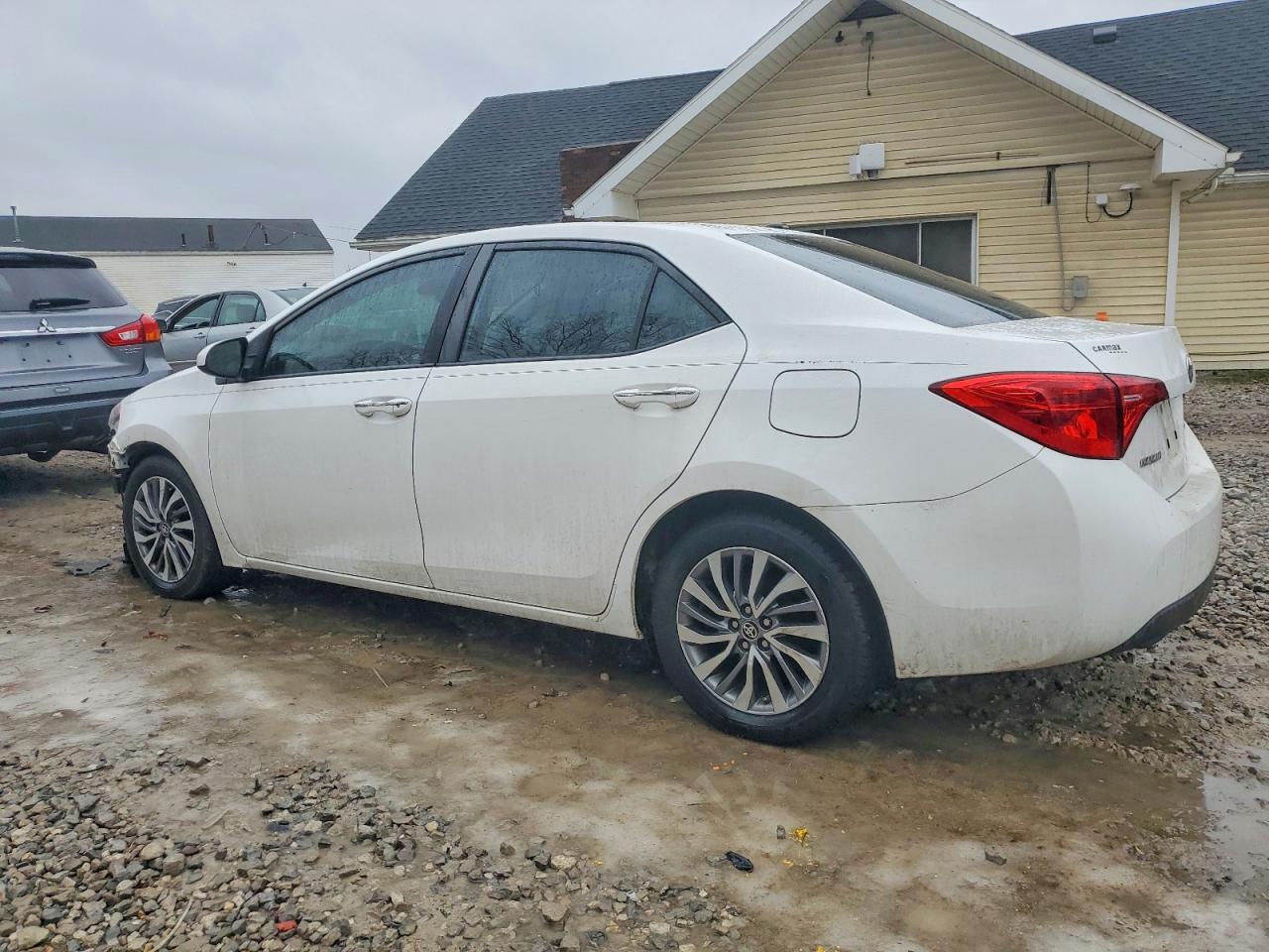 2017 TOYOTA COROLLA L photo 2