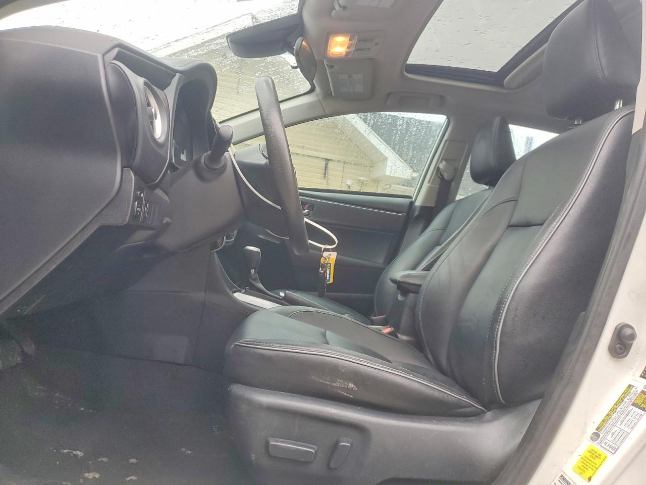 2017 TOYOTA COROLLA L photo 7