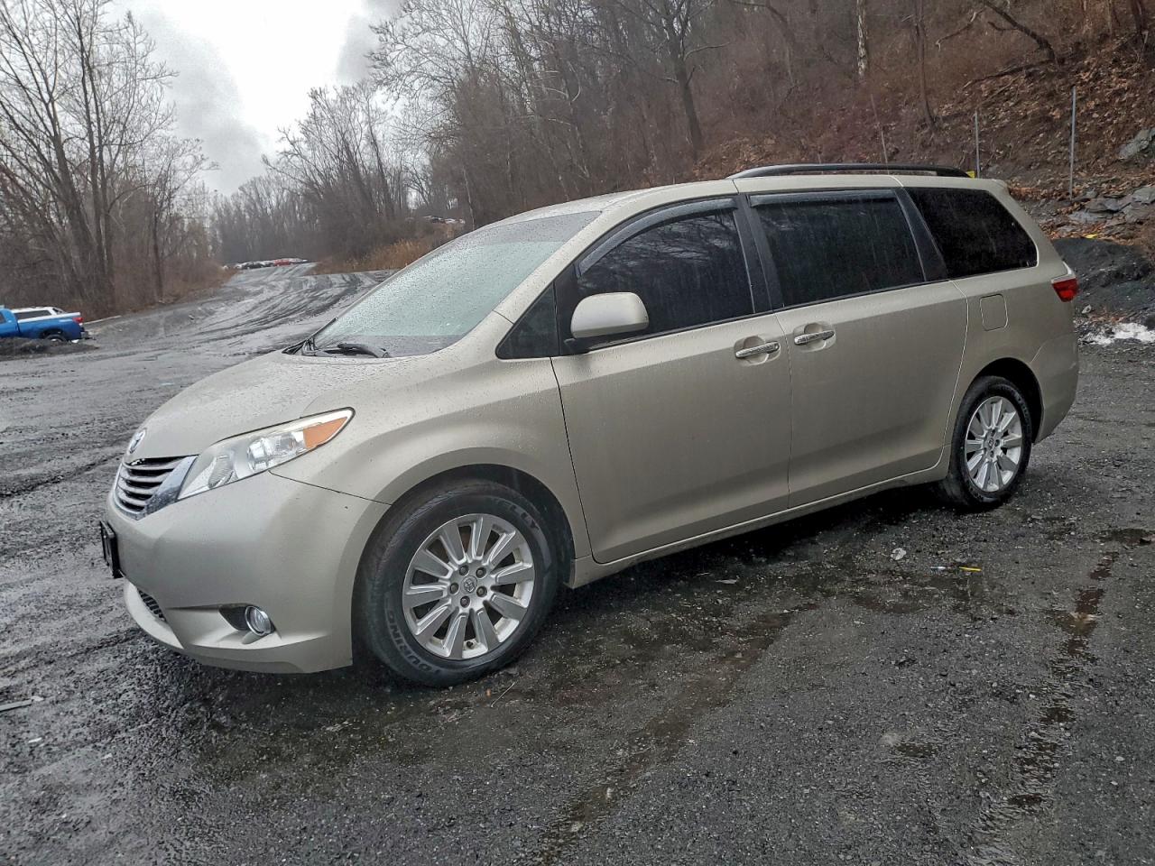 2015 TOYOTA SIENNA