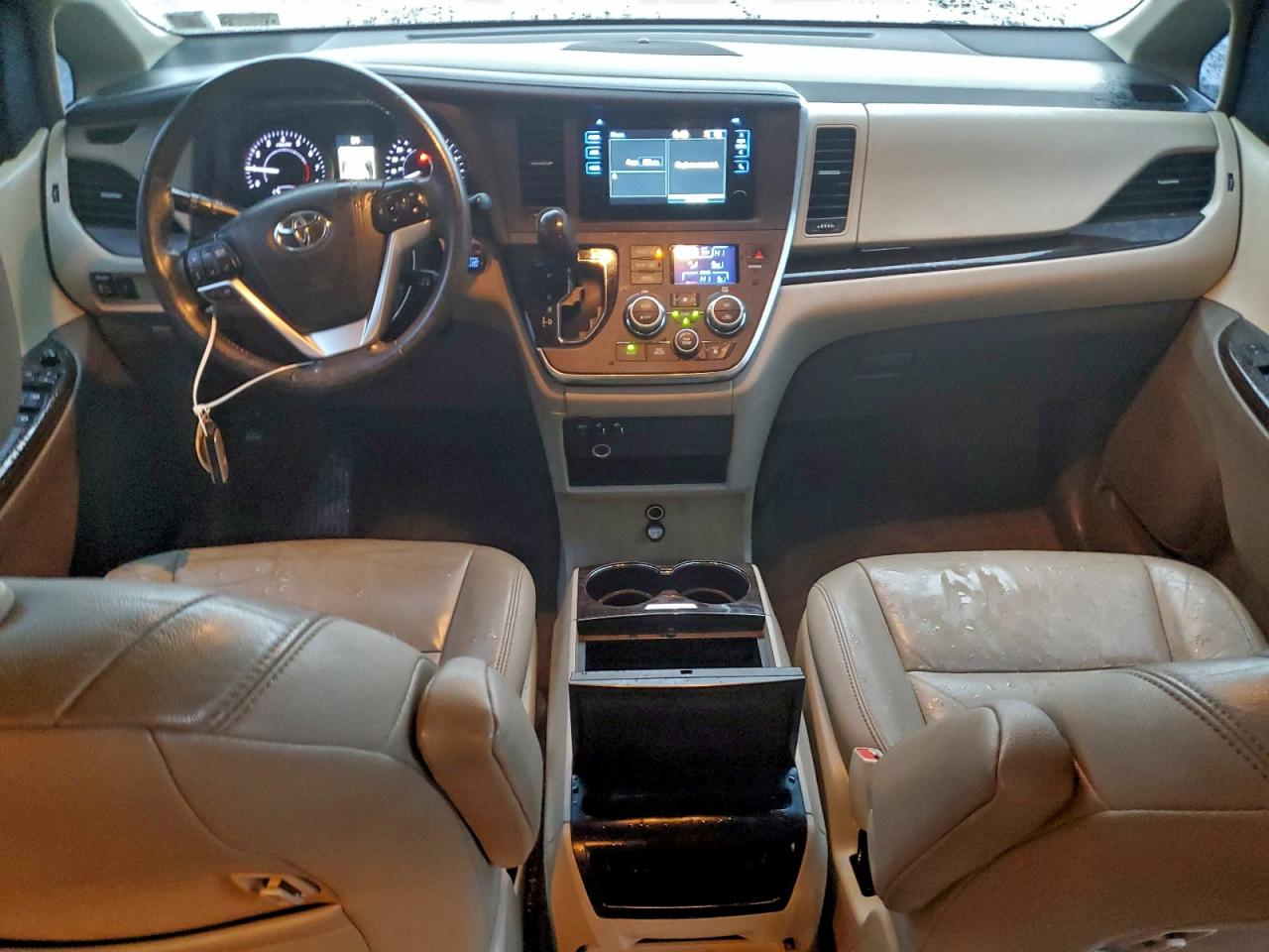 2015 TOYOTA SIENNA XLE photo 8
