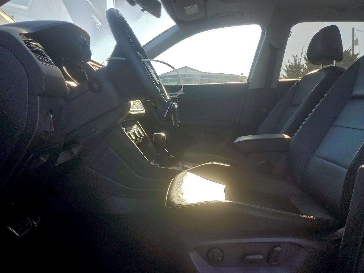 2020 VOLKSWAGEN TIGUAN SE photo 7