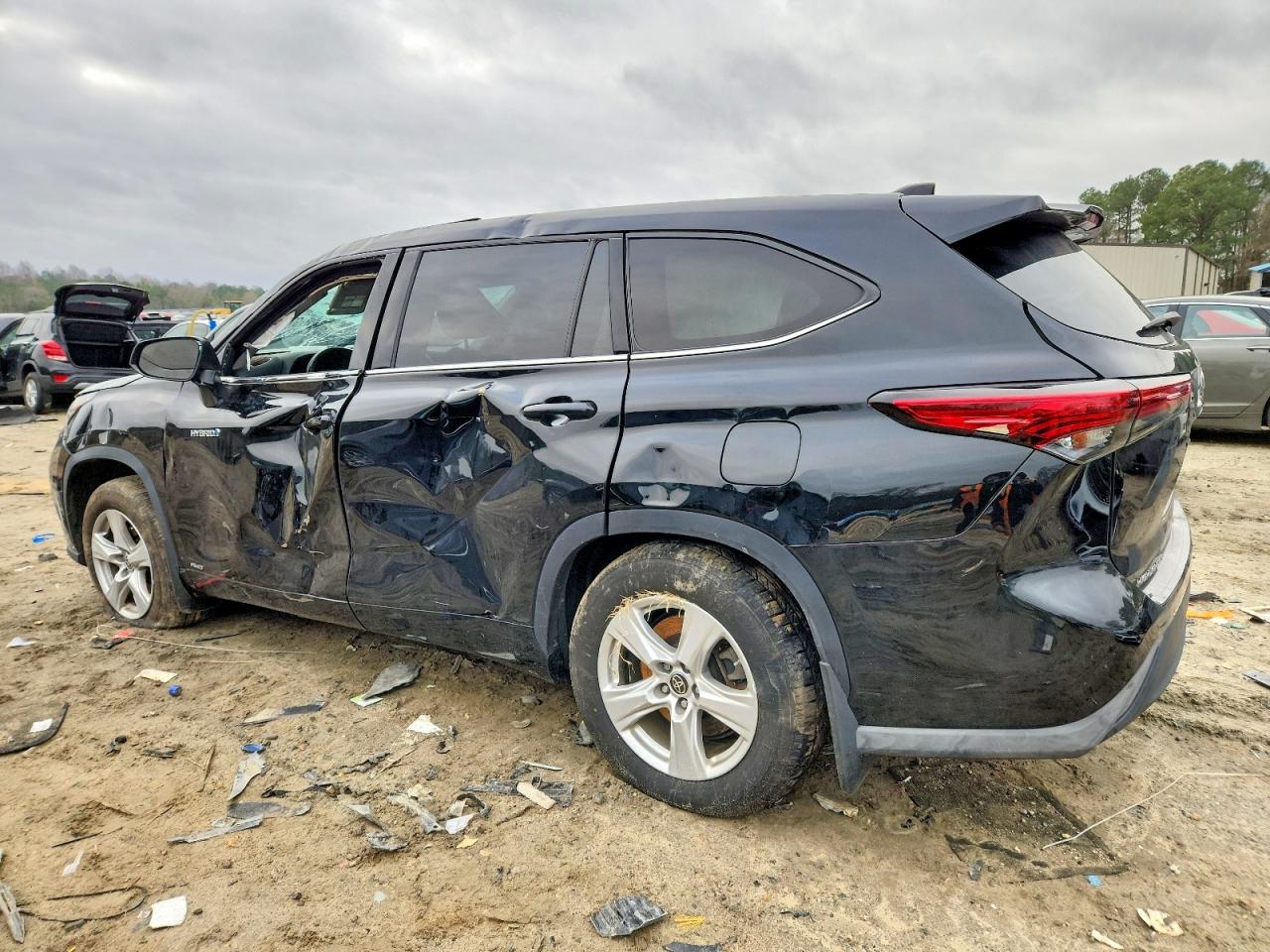 2021 TOYOTA HIGHLANDER HYBRID LE photo 2