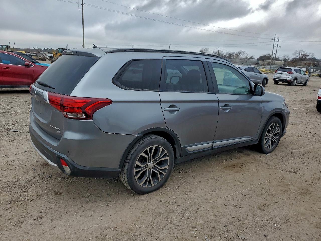 2016 MITSUBISHI OUTLANDER SE photo 3