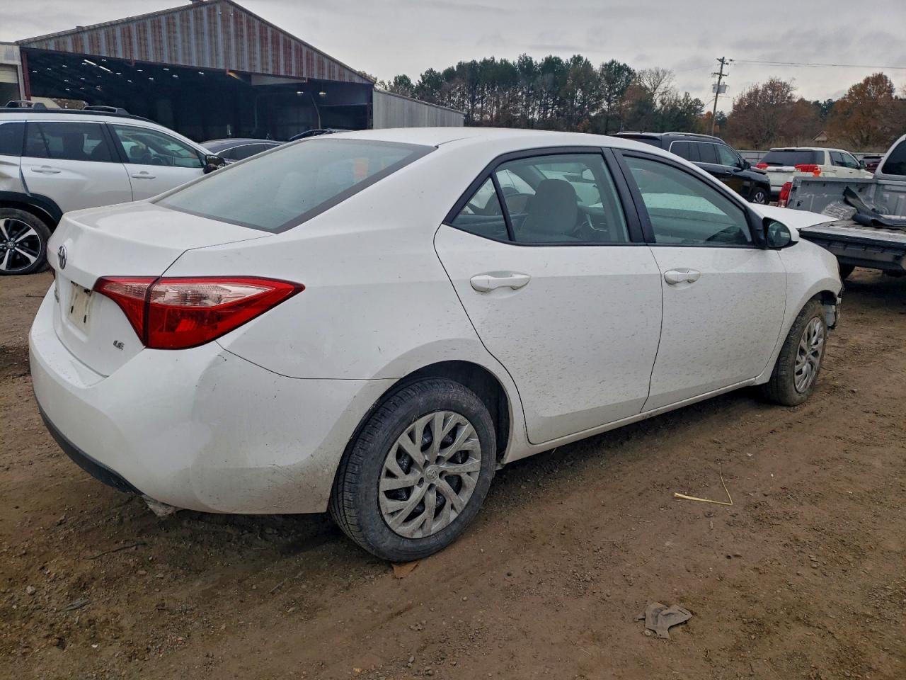 2017 TOYOTA COROLLA L photo 3