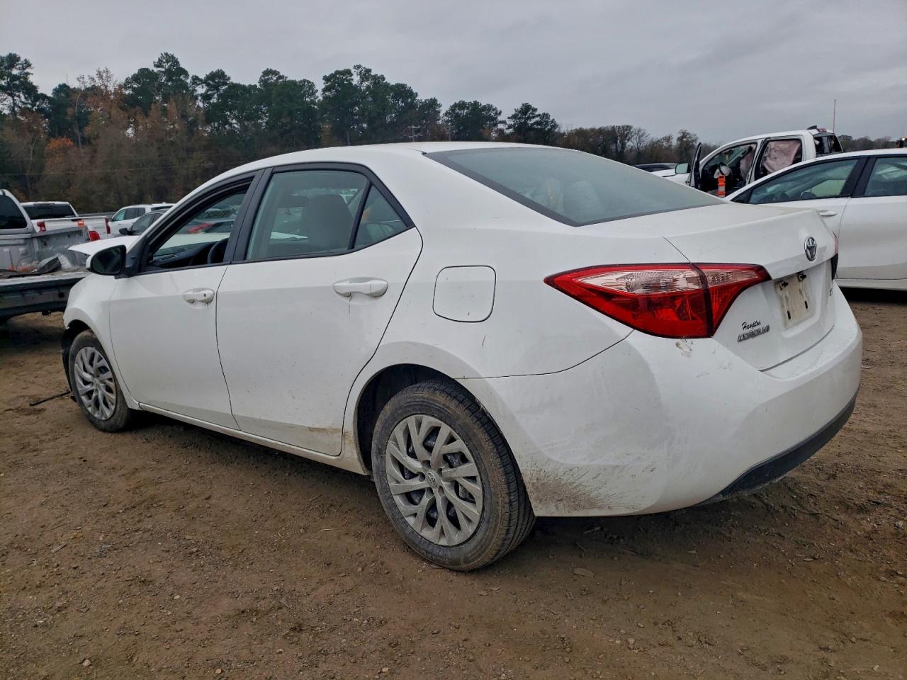 2017 TOYOTA COROLLA L photo 2