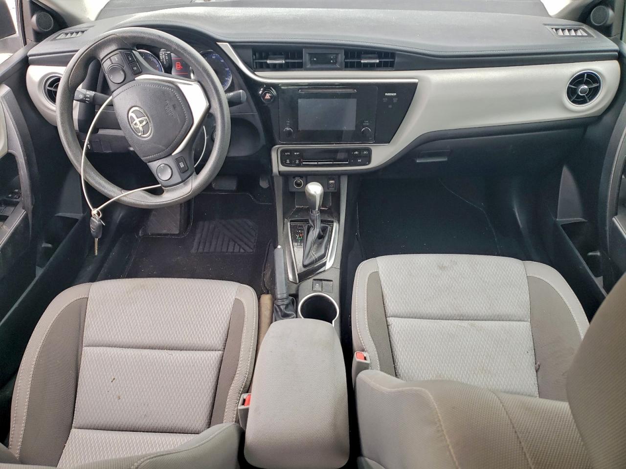 2017 TOYOTA COROLLA L photo 8