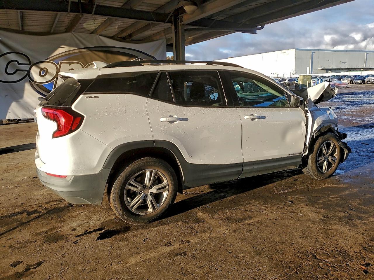 2018 GMC TERRAIN SLE photo 3