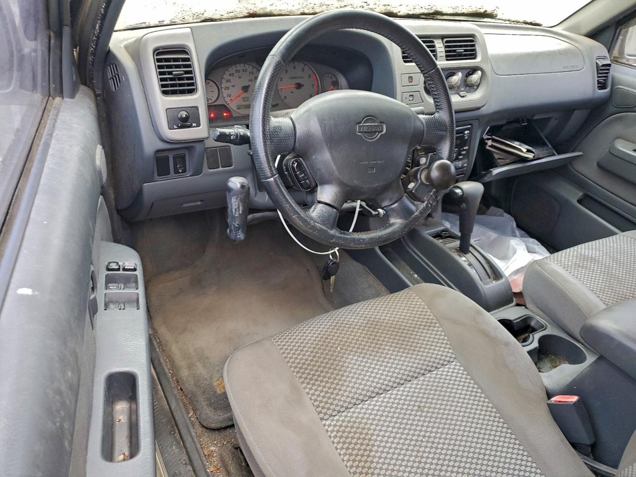 2001 NISSAN FRONTIER CREW CAB XE photo 8