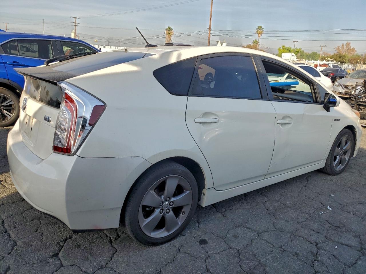 2013 TOYOTA PRIUS photo 3
