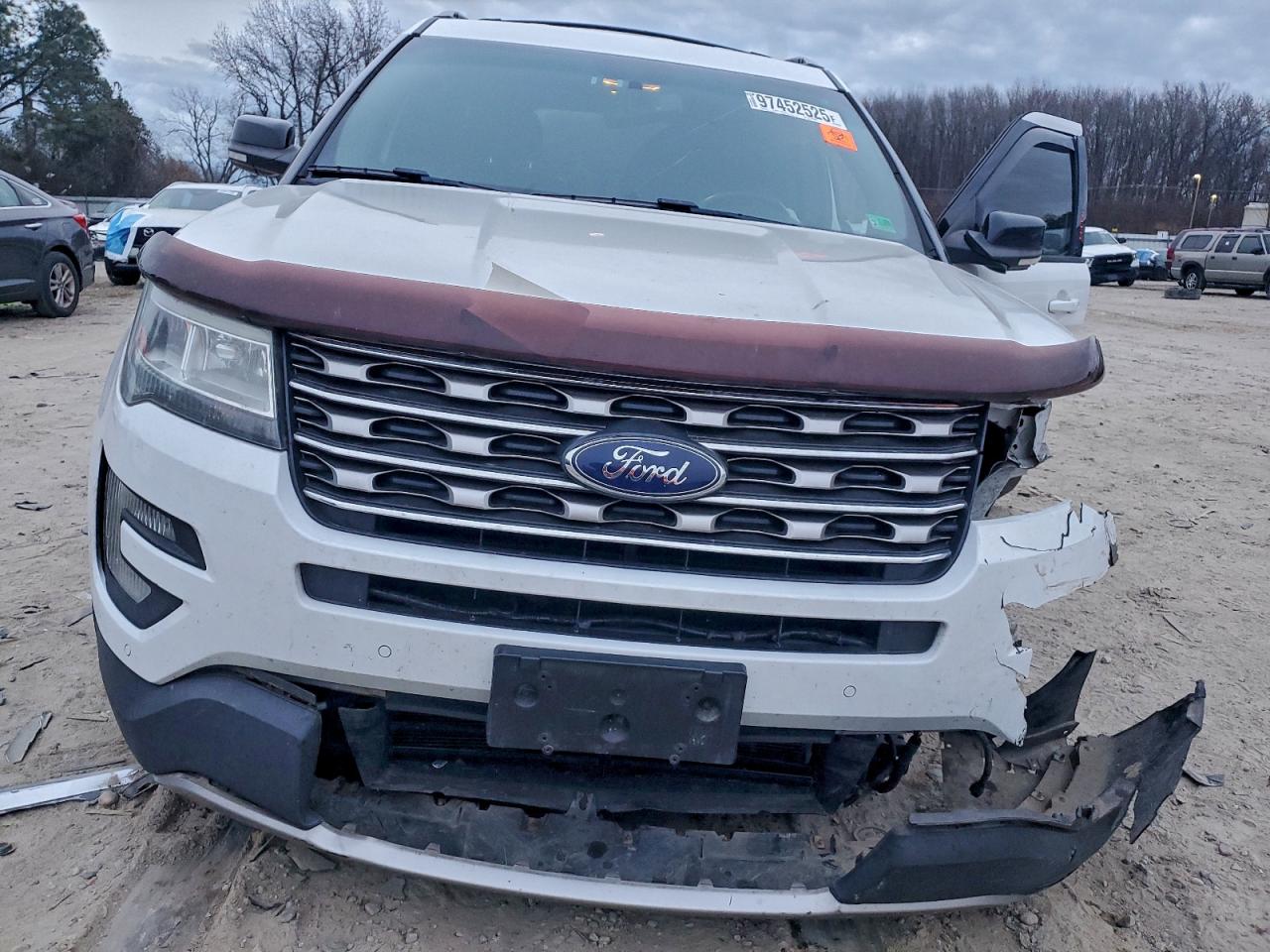 2016 FORD EXPLORER XLT photo 5