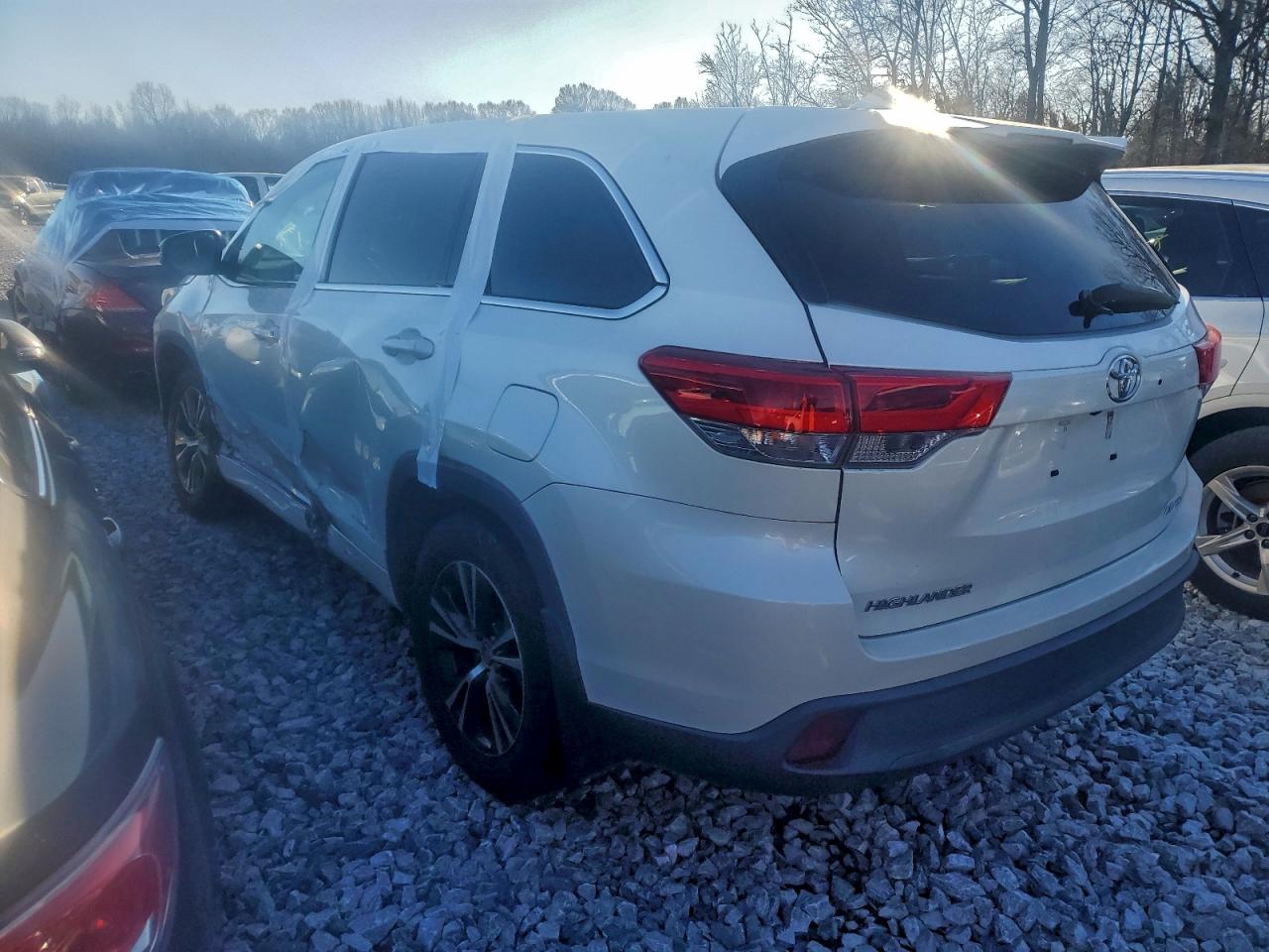 2018 TOYOTA HIGHLANDER LE PLUS photo 2
